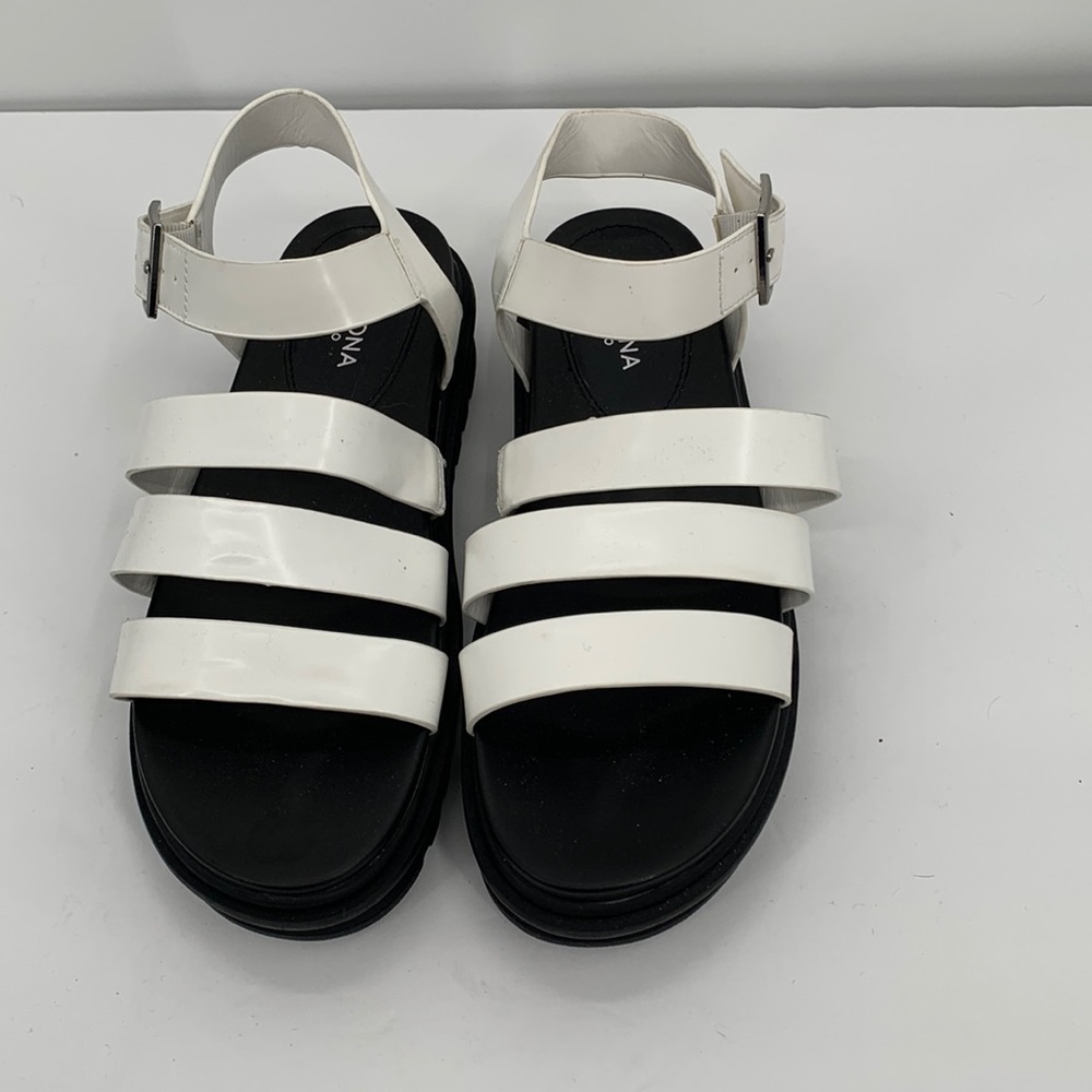Arizona Jean Co. White Sandals Size 10